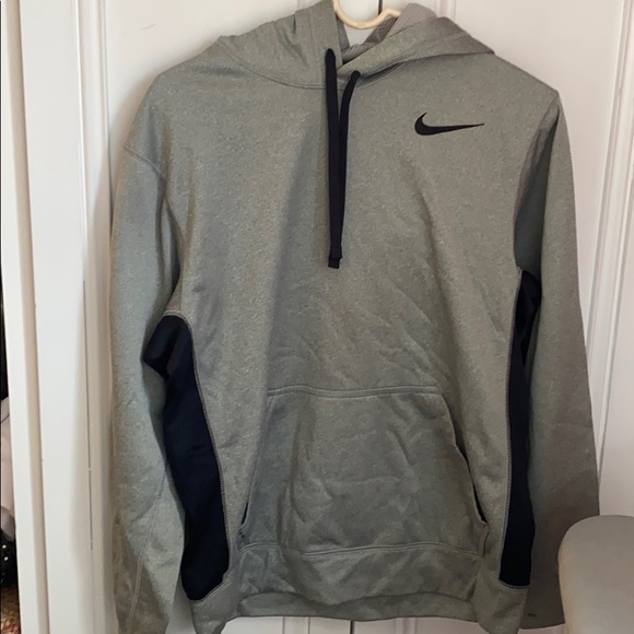 Men’s Nike small sweatshirt